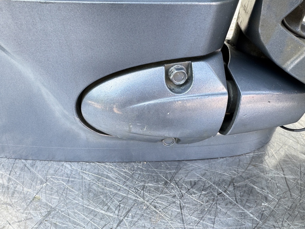 2003 Yamaha 115 HP 4 Stroke Outboard Complete Midsection & Swivel Bracket 64E-43311-10-8D OEM