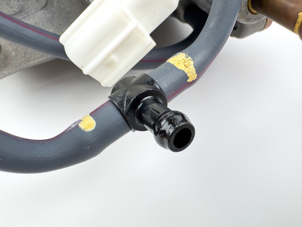 2008 Yamaha 150 HP 4 Stroke Outboard VST Float Chamber Assembly 63P-14180-01-00 Tested