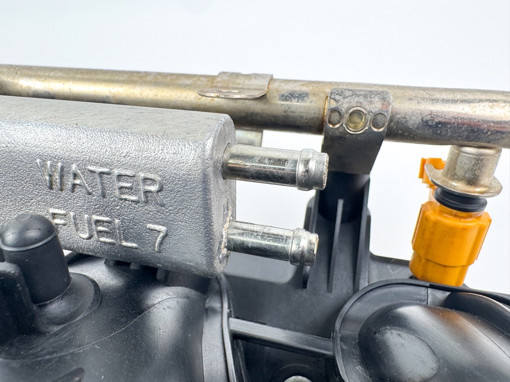 2008 Yamaha 150 HP 4 Stroke Intake Manifold & Throttle Body 63P-13751-01-00 Tested