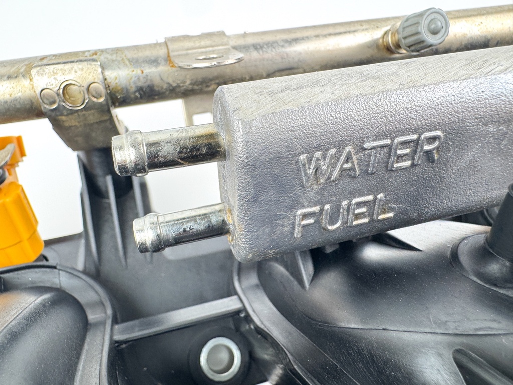 2008 Yamaha 150 HP 4 Stroke Intake Manifold & Throttle Body 63P-13751-01-00 Tested