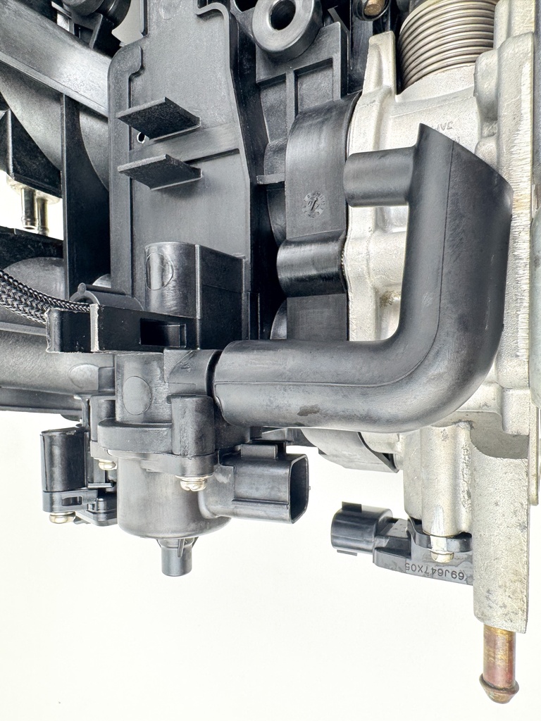 2008 Yamaha 150 HP 4 Stroke Intake Manifold & Throttle Body 63P-13751-01-00 Tested