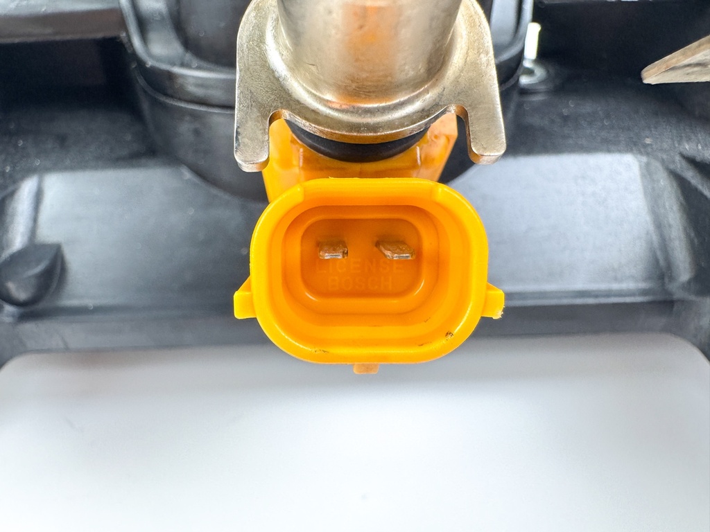 2008 Yamaha 150 HP 4 Stroke Intake Manifold & Throttle Body 63P-13751-01-00 Tested