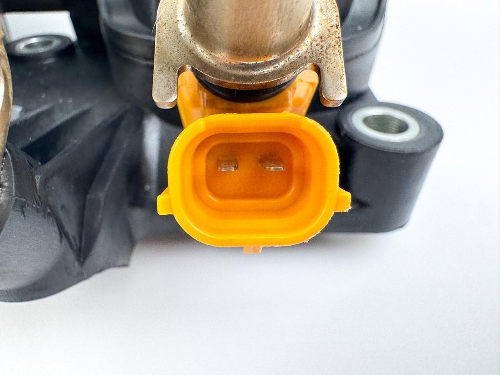 2008 Yamaha 150 HP 4 Stroke Intake Manifold & Throttle Body 63P-13751-01-00 Tested