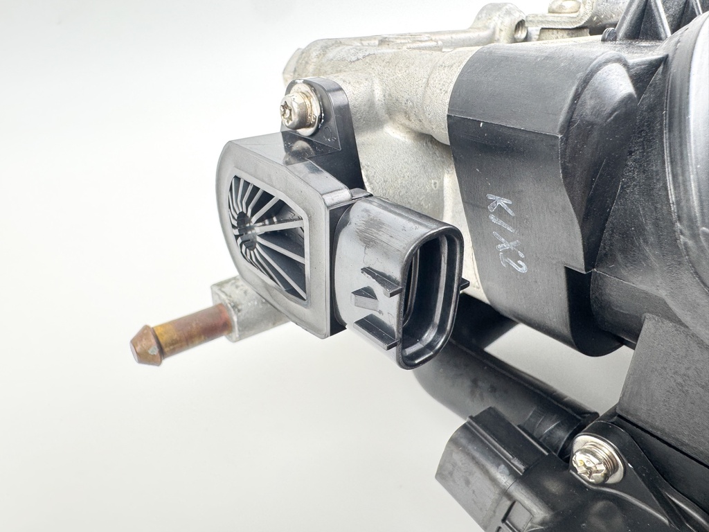 2008 Yamaha 150 HP 4 Stroke Intake Manifold & Throttle Body 63P-13751-01-00 Tested