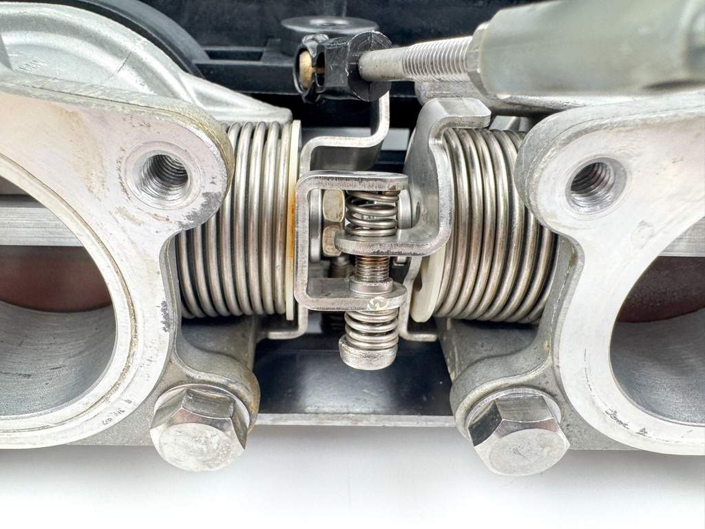 2008 Yamaha 150 HP 4 Stroke Intake Manifold & Throttle Body 63P-13751-01-00 Tested