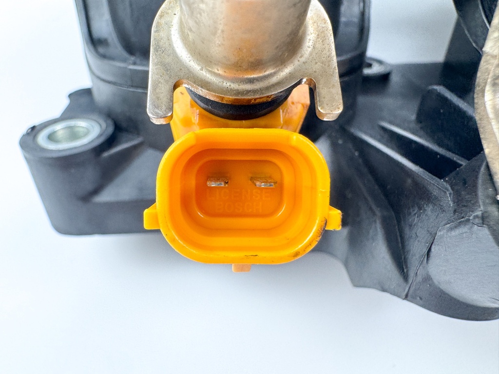 2008 Yamaha 150 HP 4 Stroke Intake Manifold & Throttle Body 63P-13751-01-00 Tested