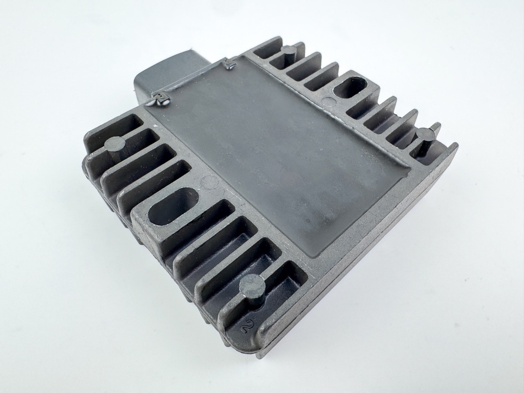 2004 Yamaha 115 HP 4 Stroke Outboard Rectifier & Regulator 68V-81960-00-00 OEM