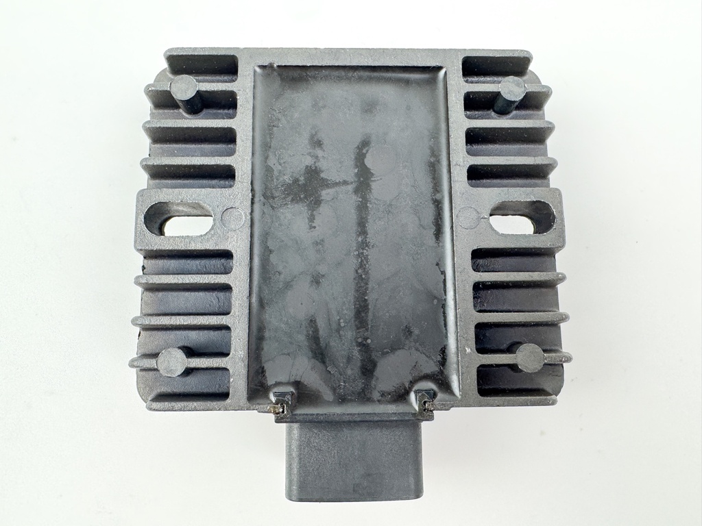 2004 Yamaha 115 HP 4 Stroke Outboard Rectifier & Regulator 68V-81960-00-00 OEM