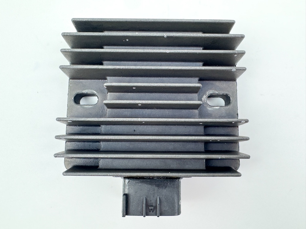 2004 Yamaha 115 HP 4 Stroke Outboard Rectifier & Regulator 68V-81960-00-00 OEM