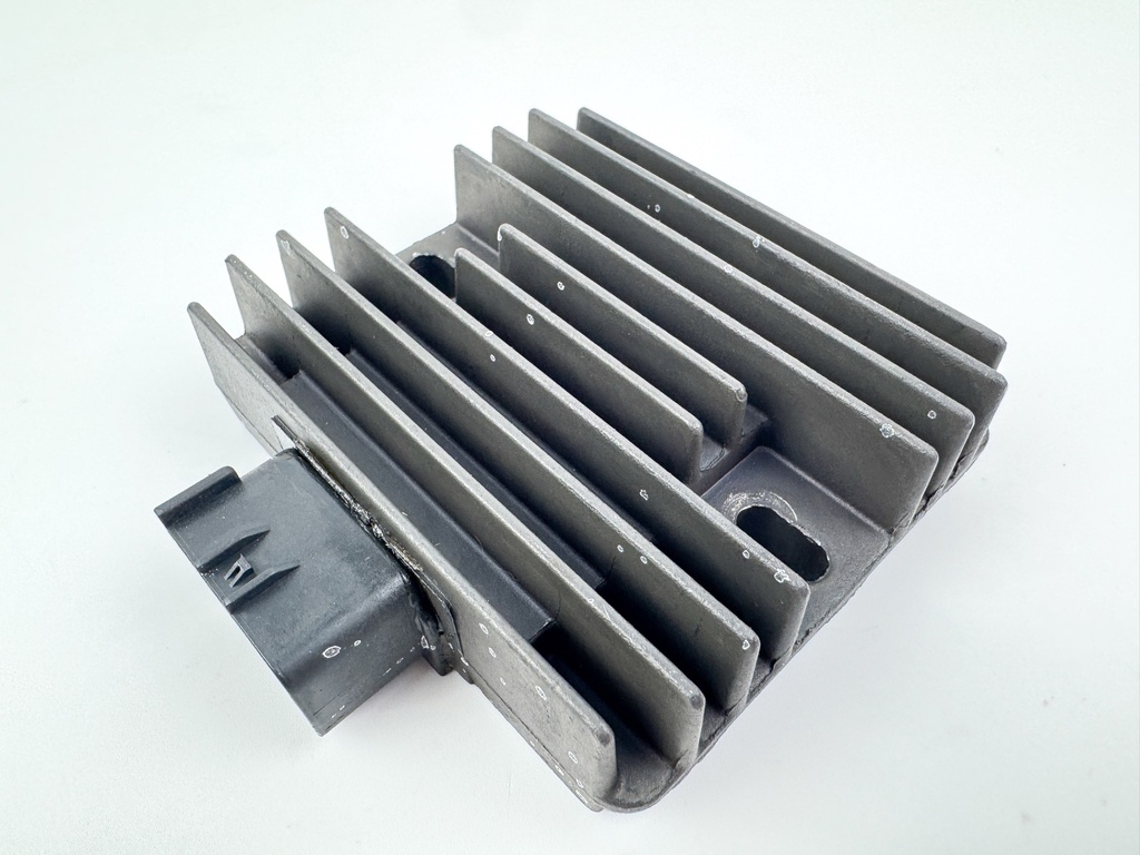 2004 Yamaha 115 HP 4 Stroke Outboard Rectifier & Regulator 68V-81960-00-00 OEM