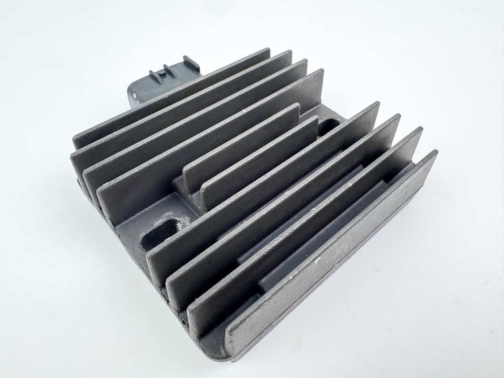 2004 Yamaha 115 HP 4 Stroke Outboard Rectifier & Regulator 68V-81960-00-00 OEM