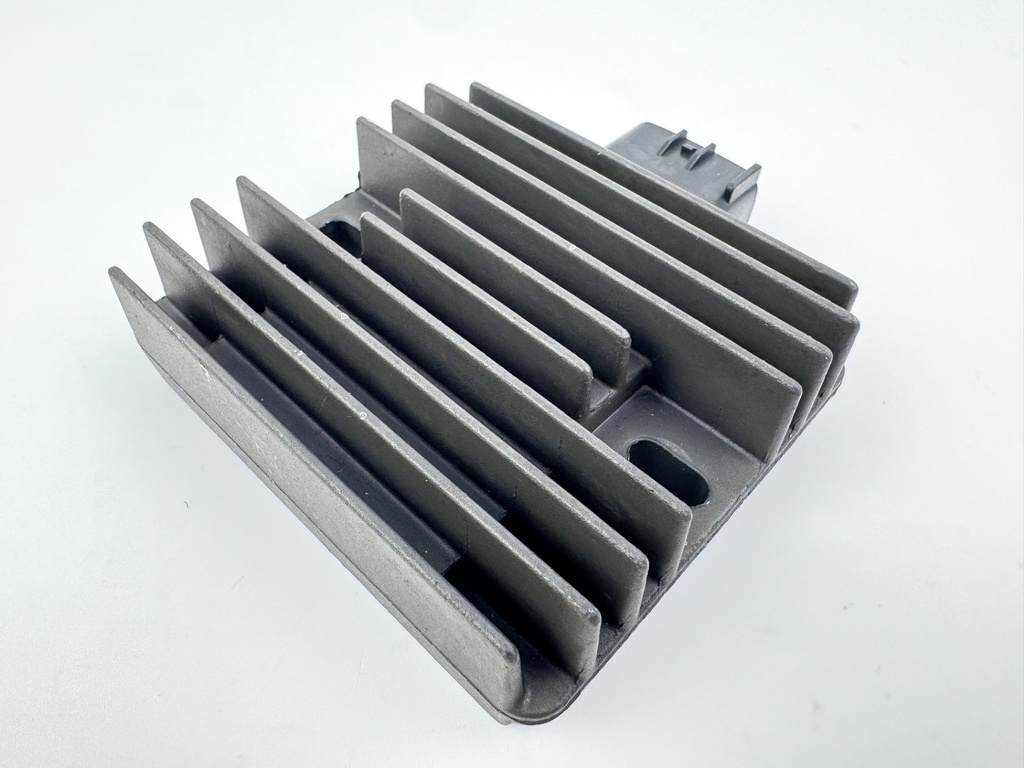 2004 Yamaha 115 HP 4 Stroke Outboard Rectifier & Regulator 68V-81960-00-00 OEM