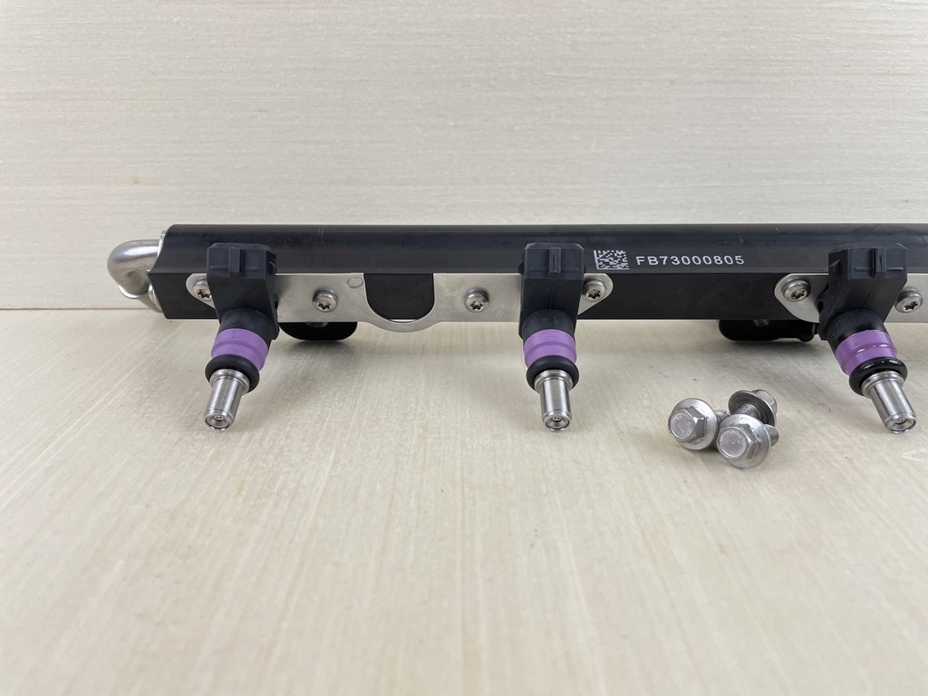 2007 Mercury 150HP 4 Stroke Verado L4 Outboard Fuel Injector Set With Rail 8M0041571