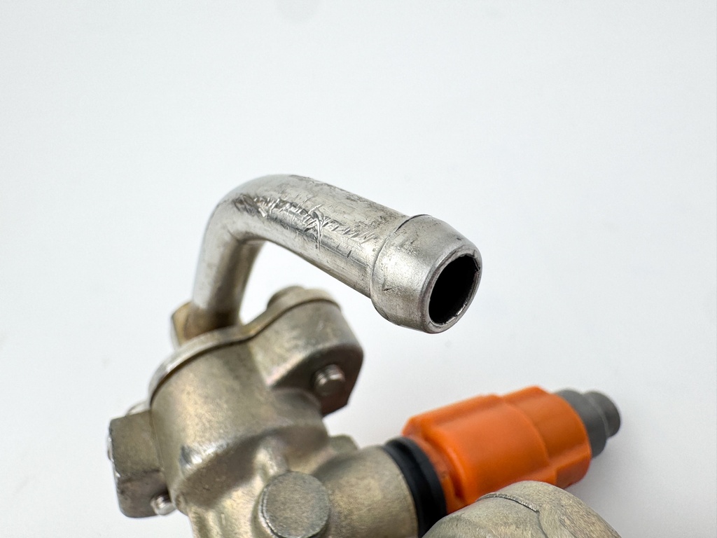 2004 Yamaha 115 HP 4 Stroke Outboard Fuel Injector Set W/ Rail 68V-8A360-00-00 Cleaned