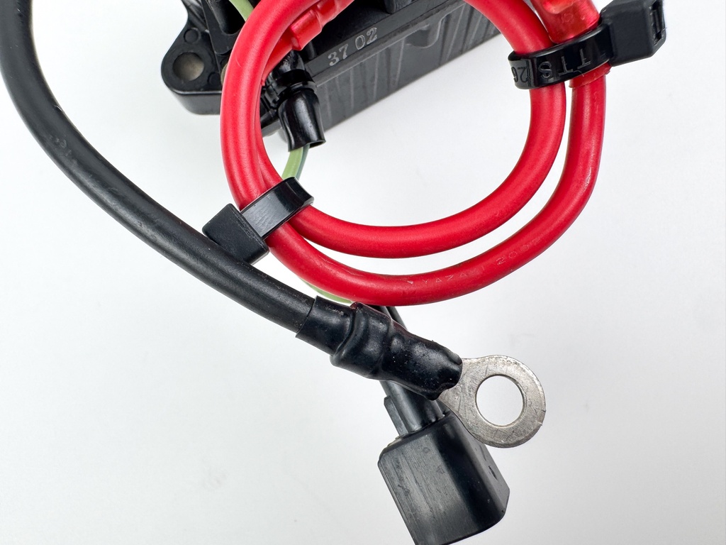 2004 Yamaha 115 HP 4 Stroke Outboard Trim Tilt Relay 68V-8195B-01-00 OEM