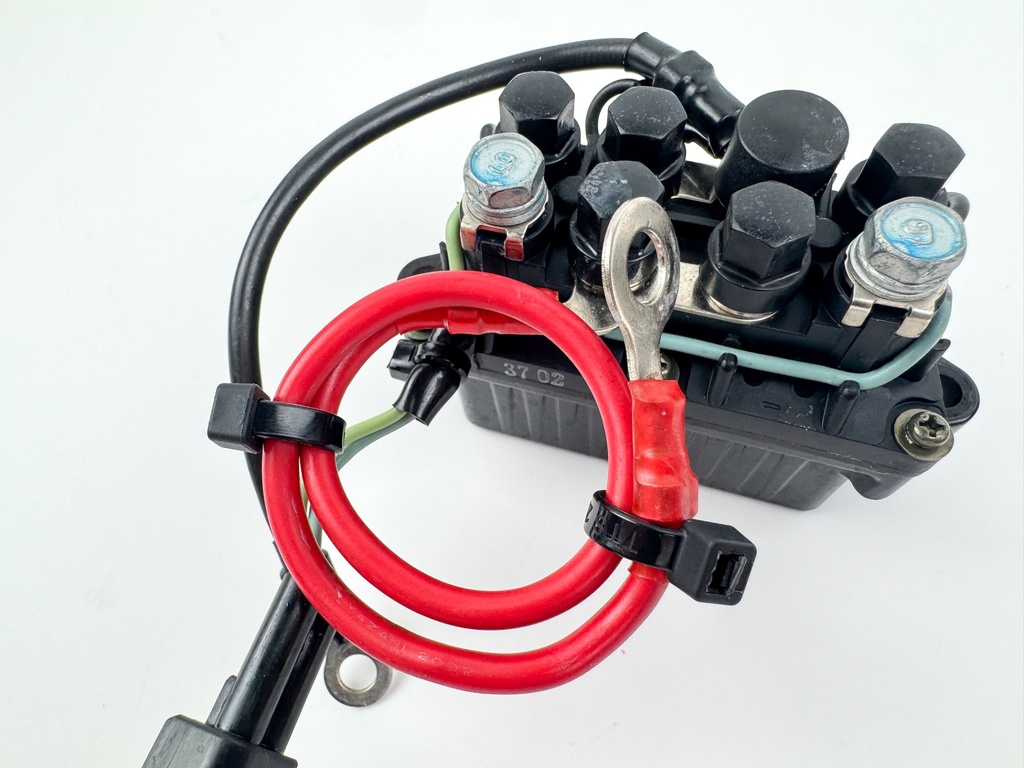 2004 Yamaha 115 HP 4 Stroke Outboard Trim Tilt Relay 68V-8195B-01-00 OEM