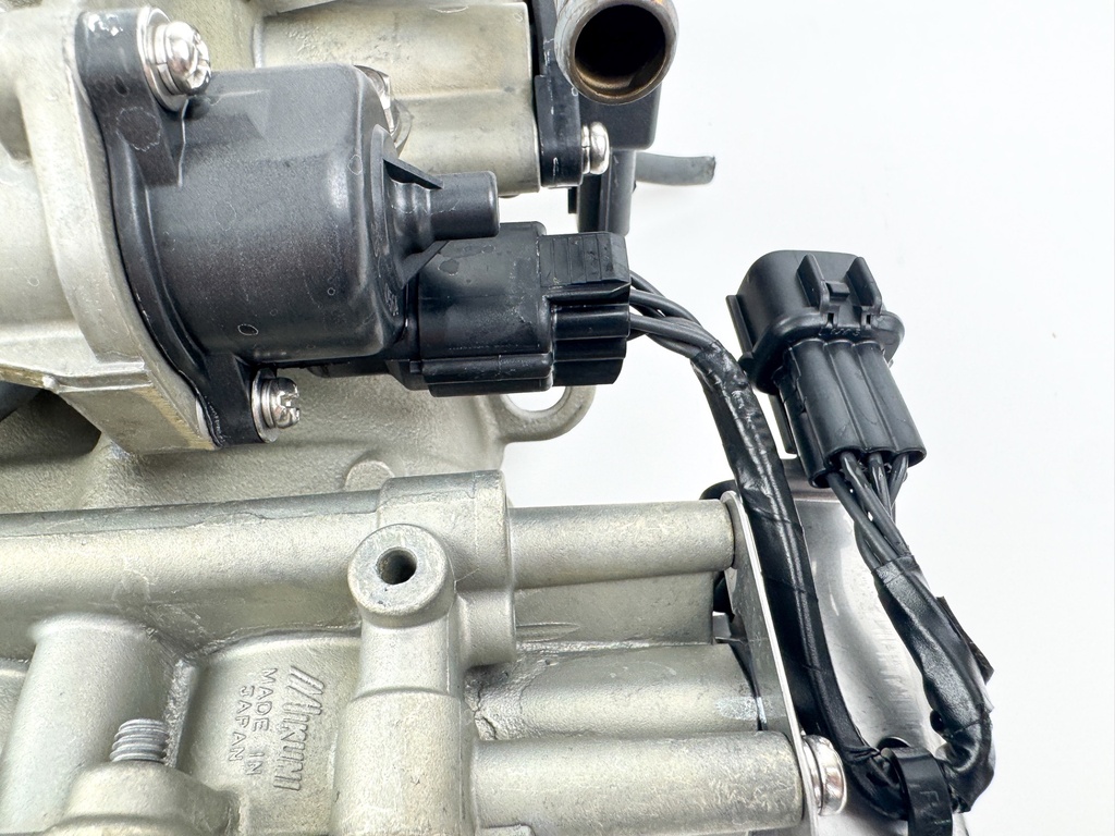 2004 Yamaha 115 HP 4 Stroke Intake Manifold & Throttle Body 68V-14200-03-00 Tested