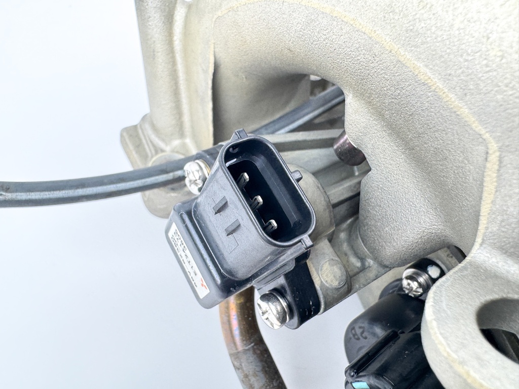 2004 Yamaha 115 HP 4 Stroke Intake Manifold & Throttle Body 68V-14200-03-00 Tested