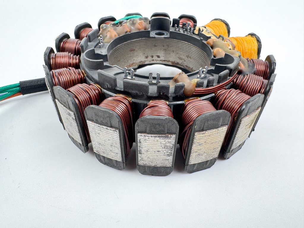 01-2004 Yamaha 50 60 HP 4 Stroke Outboard Stator W/ Base 64J-85510-00-00