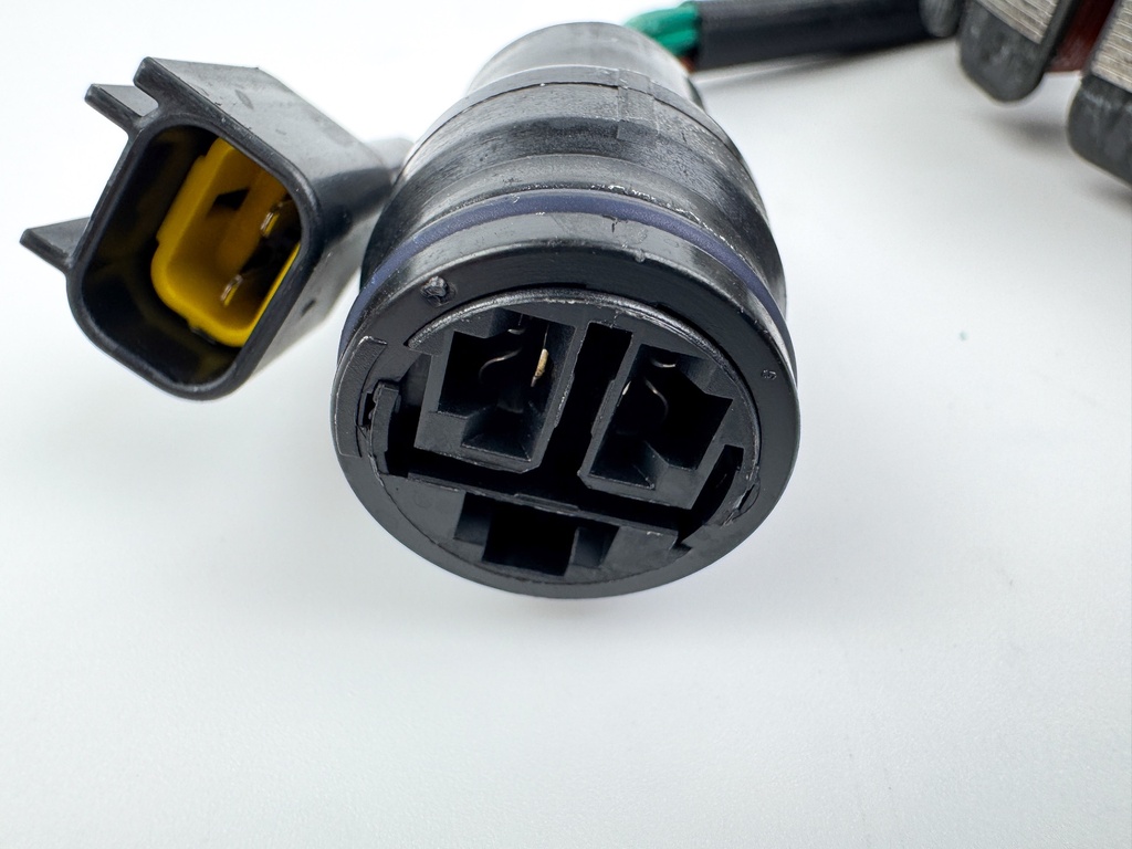 01-2004 Yamaha 50 60 HP 4 Stroke Outboard Stator W/ Base 64J-85510-00-00