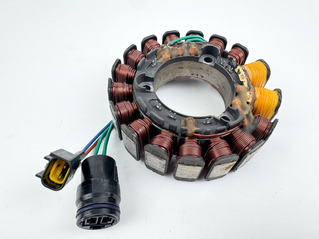 01-2004 Yamaha 50 60 HP 4 Stroke Outboard Stator W/ Base 64J-85510-00-00