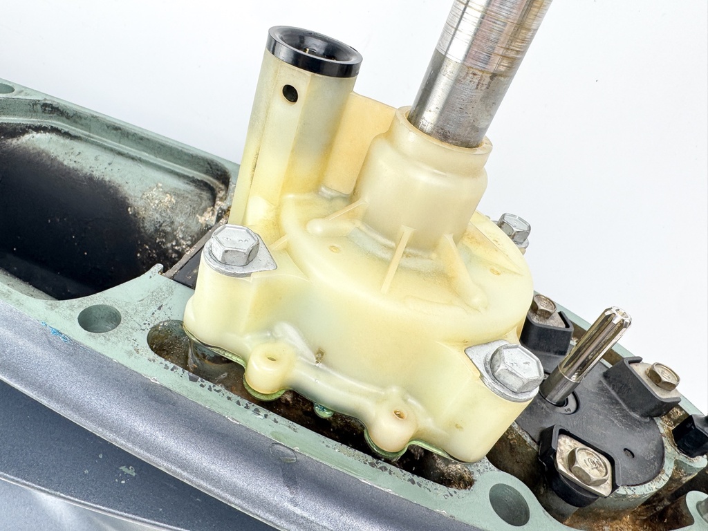 2000-2015 Yamaha 115HP 4 Stroke Outboard 20" Lower Unit 68V-45300-12-8D