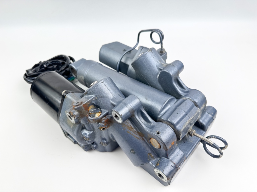 1988 Yamaha 130 HP 2 Stroke Outboard Power Trim Tilt Unit 6G5-43800-02-EK OEM