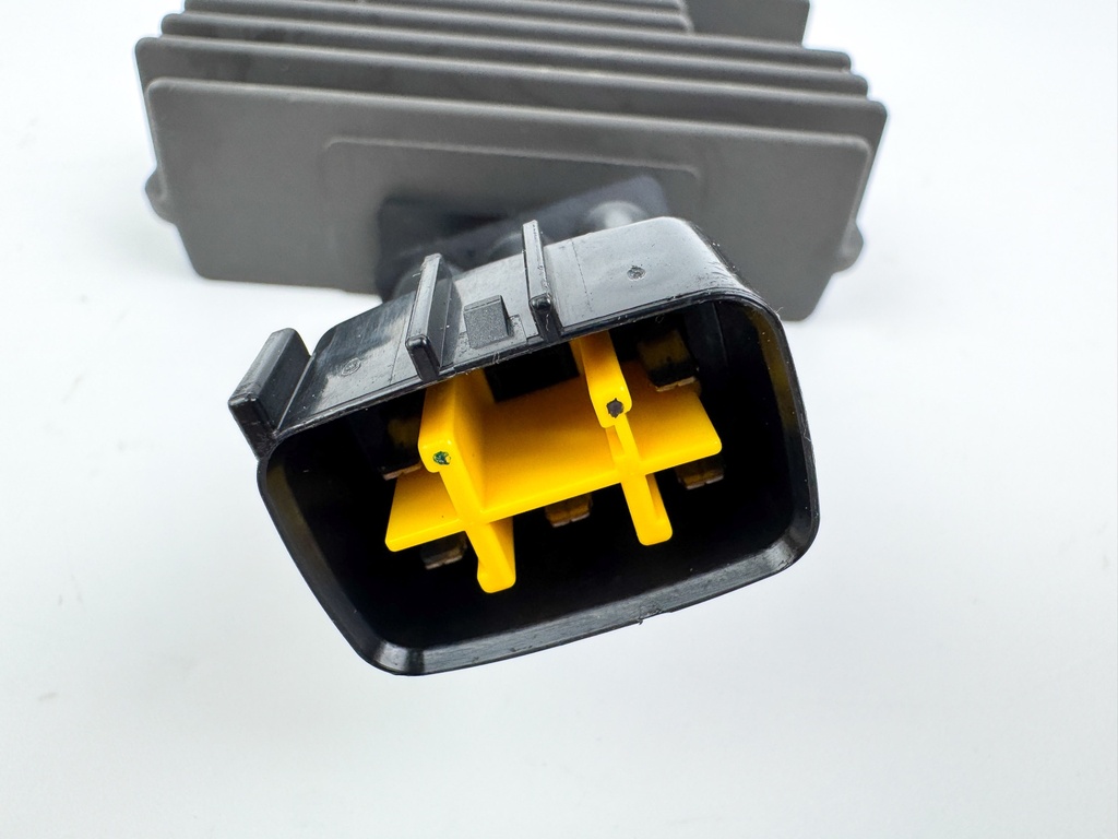 2014 Yamaha 60 HP 4 Stroke Outboard Rectifier & Regulator 68V-81960-10-00 OEM