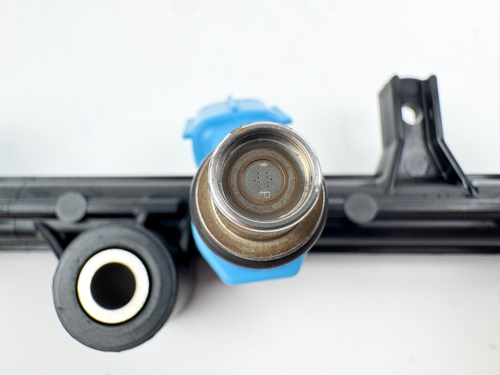 2014 Yamaha 60 HP 4 Stroke Outboard Fuel Injector Set W/ Rail 6C5-13761-00-00 OEM