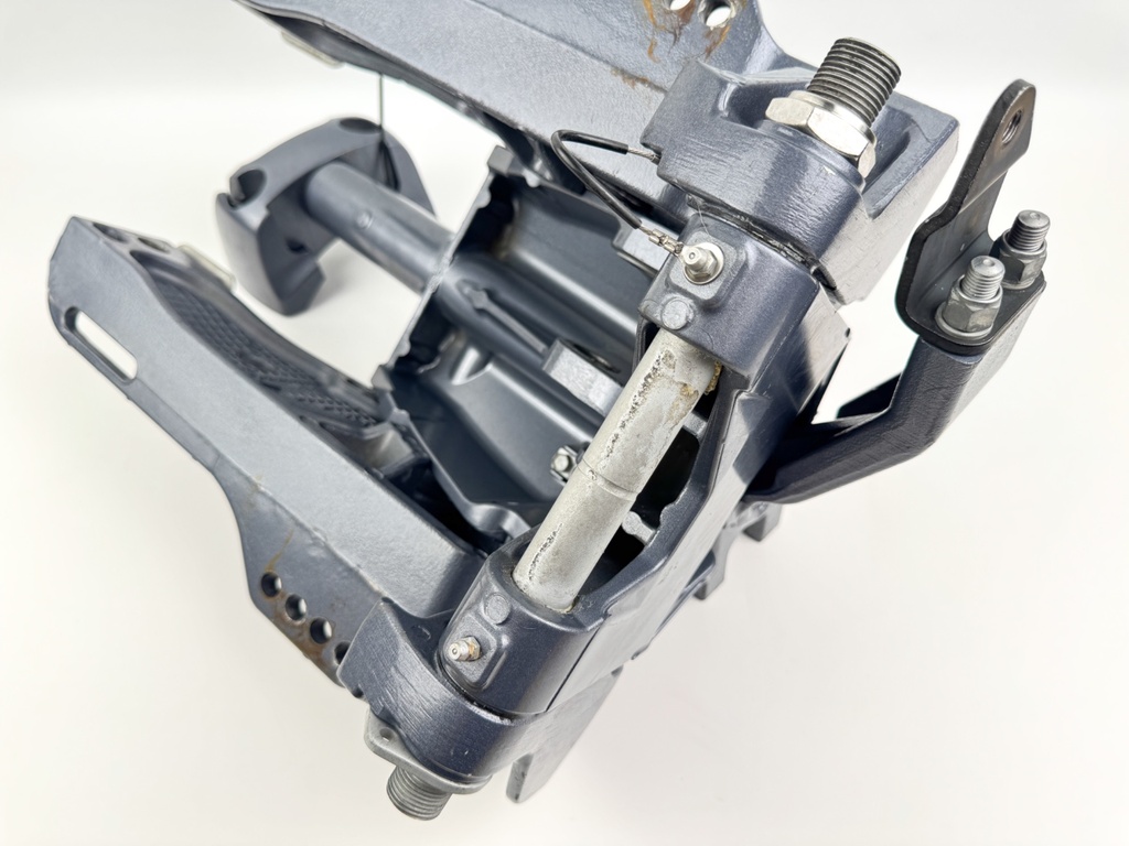 2014 Yamaha 60 HP 4 Stroke Outboard Swivel Bracket 69W-42510-01-8D OEM