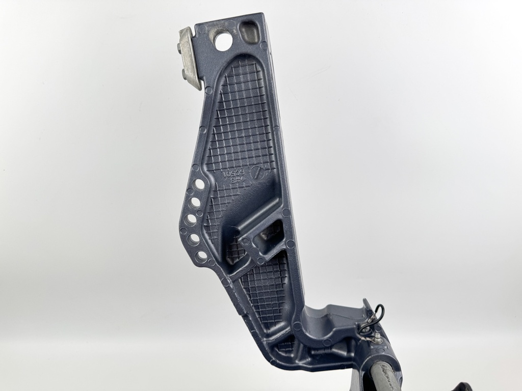 2014 Yamaha 60 HP 4 Stroke Outboard Swivel Bracket 69W-42510-01-8D OEM