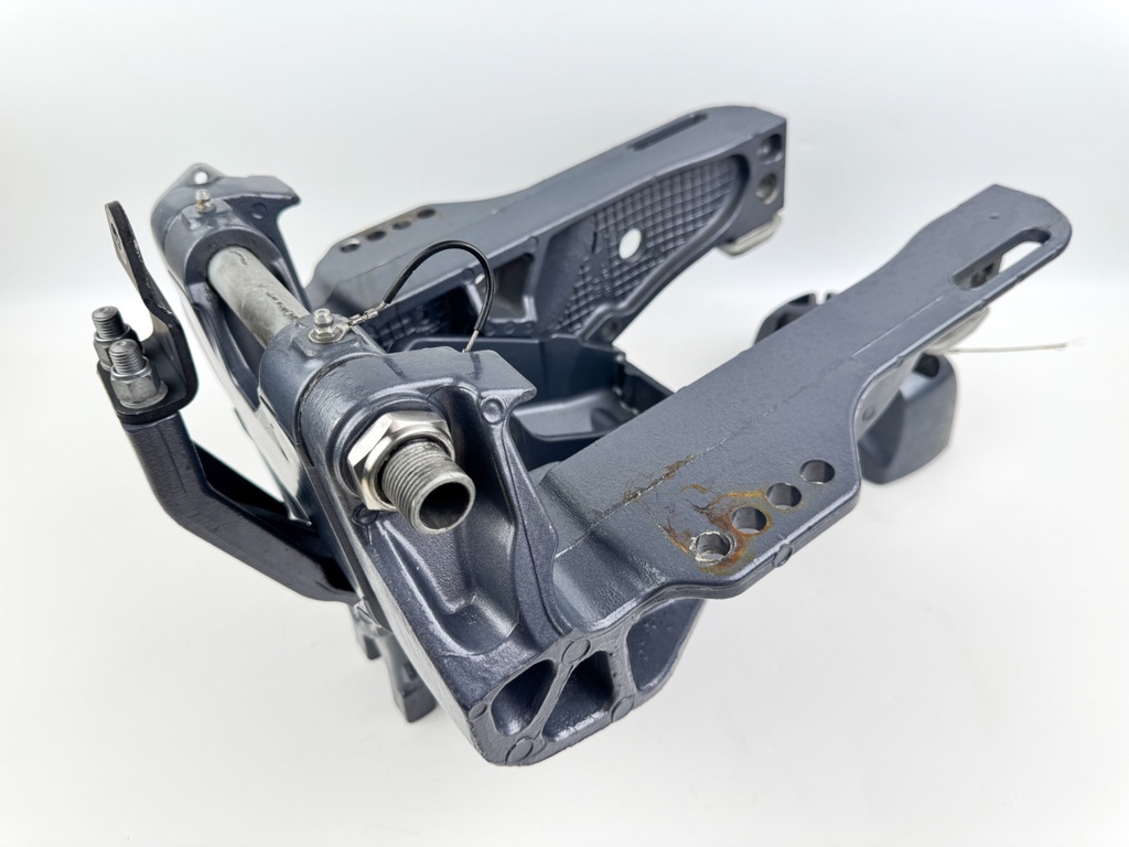 2014 Yamaha 60 HP 4 Stroke Outboard Swivel Bracket 69W-42510-01-8D OEM