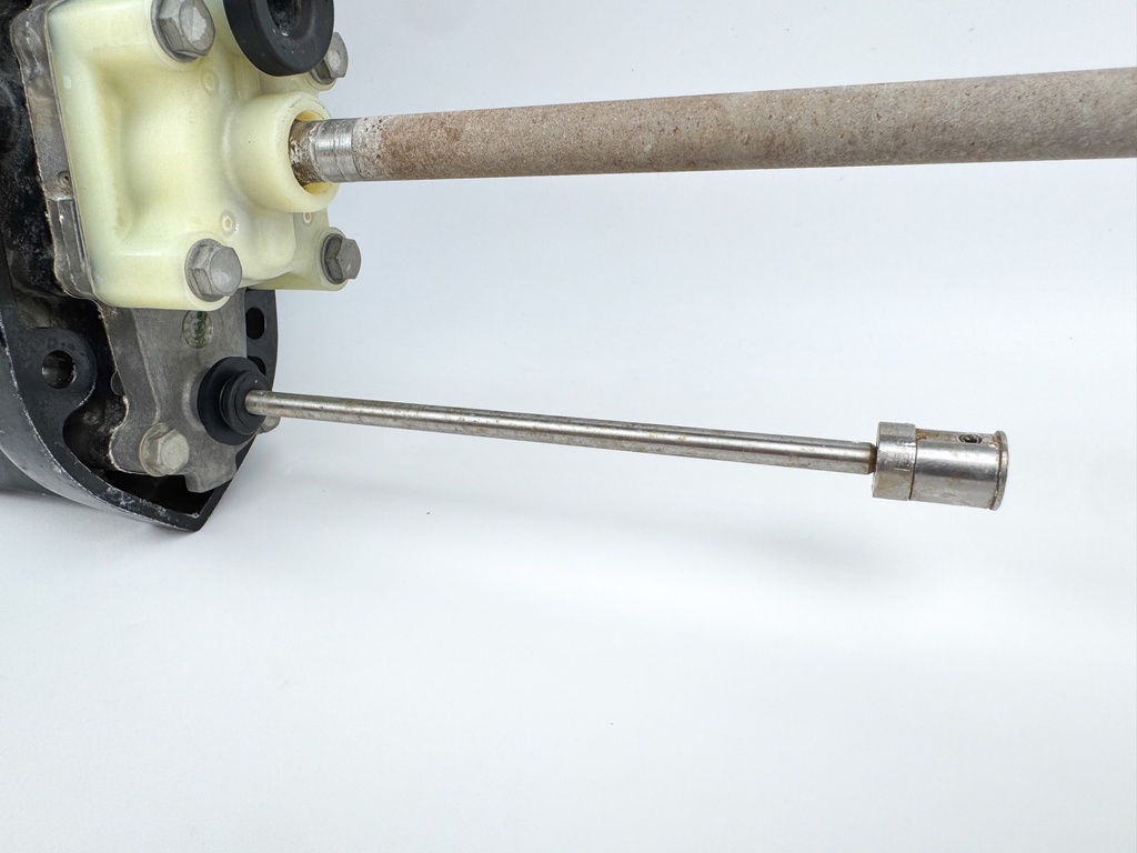 2022 Mercury 25 HP 4 Stroke Outboard Lower Unit Gear Case 8M0187032 OEM