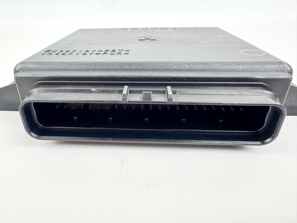 2002 Yamaha 225 HP 4 Stroke Outboard Engine Control Unit ECU 69J-8591A-01-00 OEM