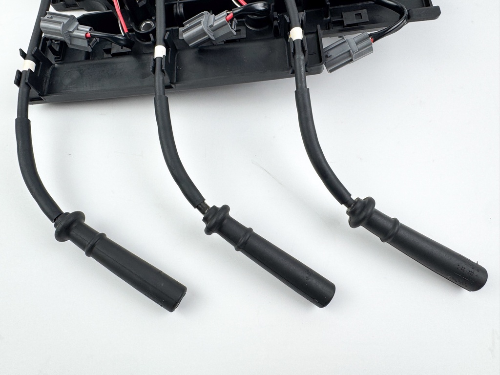 2002 Yamaha 225 HP 4 Stroke Outboard Ignition Coil Set W/ Plate 69J-82310-00-00 OEM