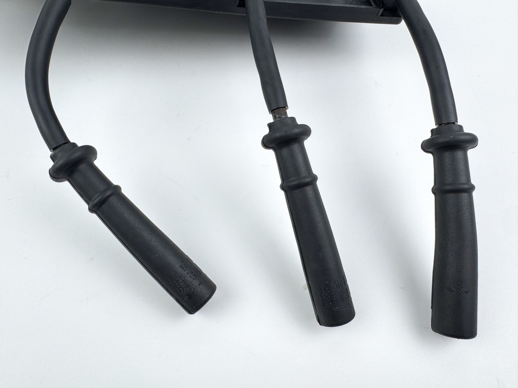 2002 Yamaha 225 HP 4 Stroke Outboard Ignition Coil Set W/ Plate 69J-82310-00-00 OEM