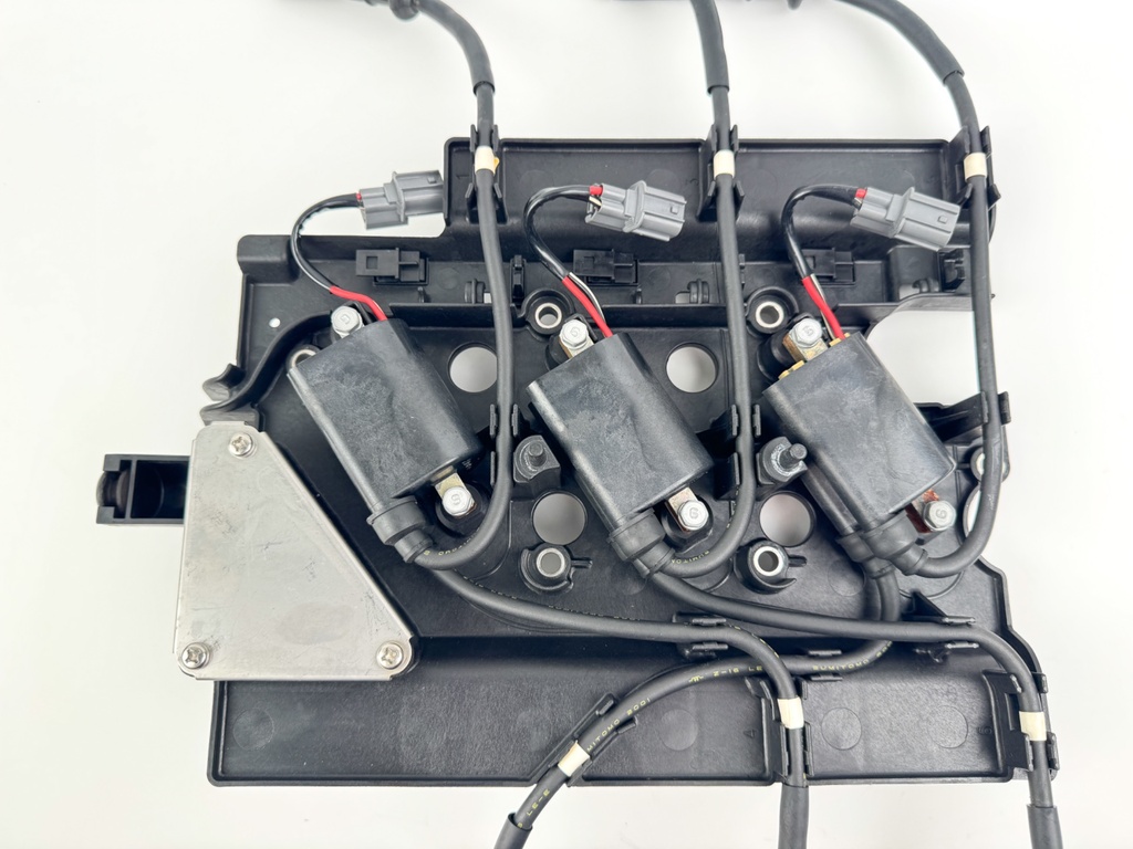 2002 Yamaha 225 HP 4 Stroke Outboard Ignition Coil Set W/ Plate 69J-82310-00-00 OEM