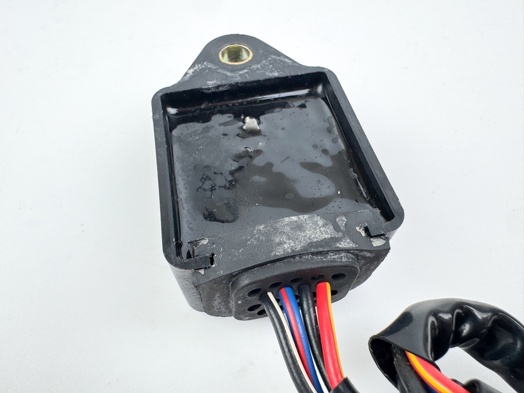 2002 Yamaha 225 HP 4 Stroke Outboard Drive Unit Assembly 69J-86550-00-00 OEM