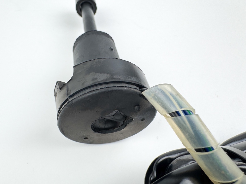 1999 Yamaha 200 HP 2 Stroke Outboard Oil Level Sensor 6R3-85730-02-00 OEM