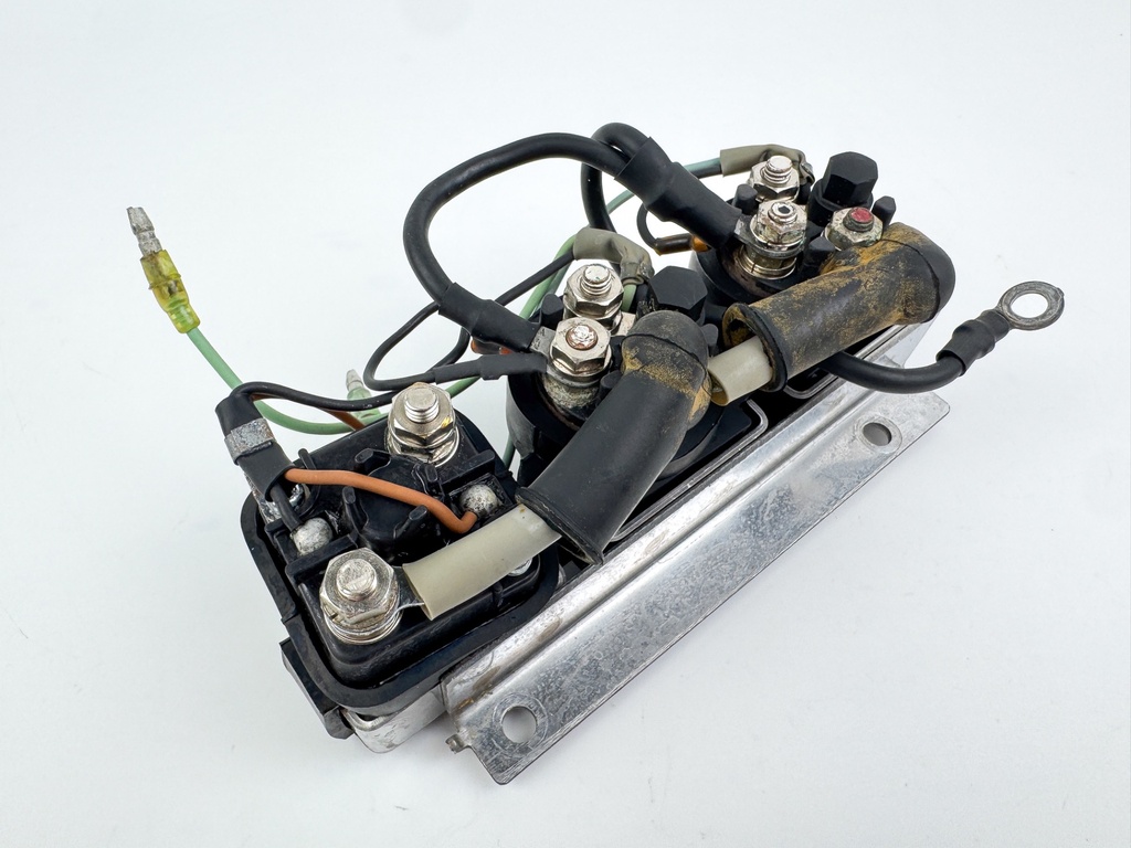 1999 Yamaha 200 HP 2 Stroke Outboard Starter Trim Tilt Relay 6E5-8195A-00-00 OEM