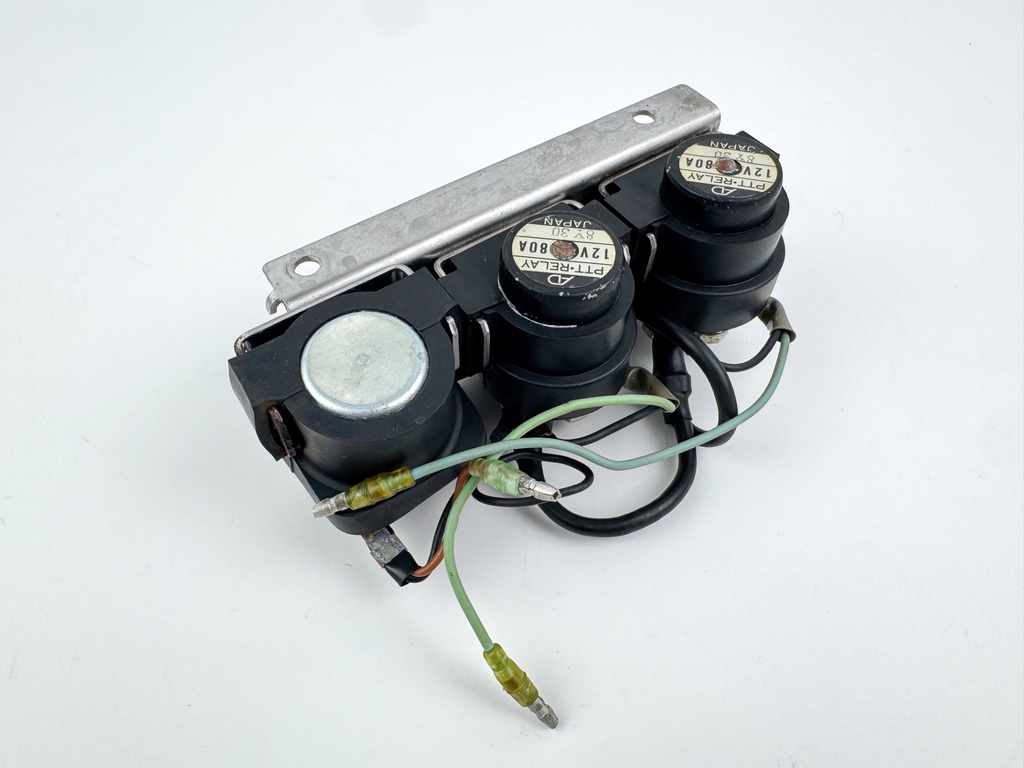 1999 Yamaha 200 HP 2 Stroke Outboard Starter Trim Tilt Relay 6E5-8195A-00-00 OEM