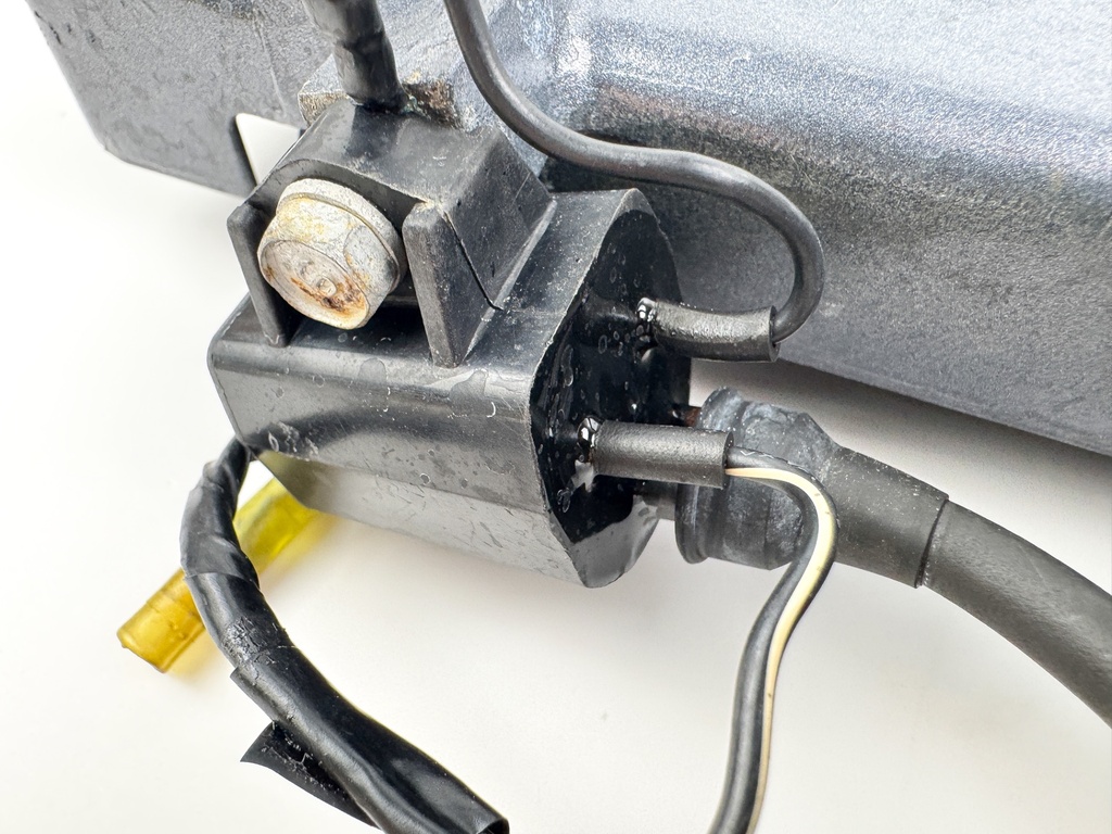 1999 Yamaha 200 HP 2 Stroke Outboard C.D.I CDI Assembly 64D-85540-01-00 Tested