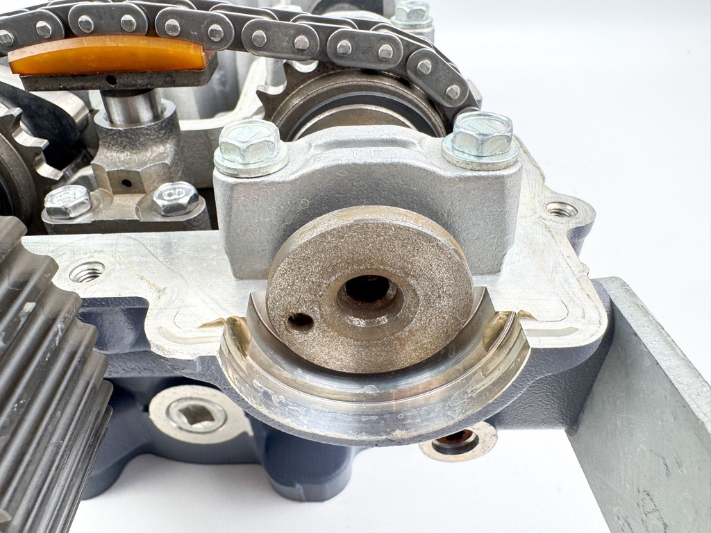 2002 Yamaha 225 HP 4 Stroke Outboard Port Cylinder Head 69J-W009C-01-1S OEM