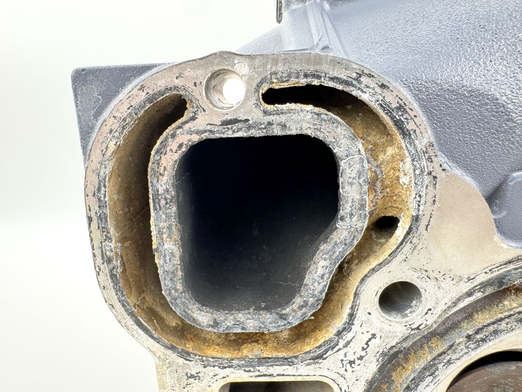 2002 Yamaha 225 HP 4 Stroke Outboard Port Cylinder Head 69J-W009C-01-1S OEM