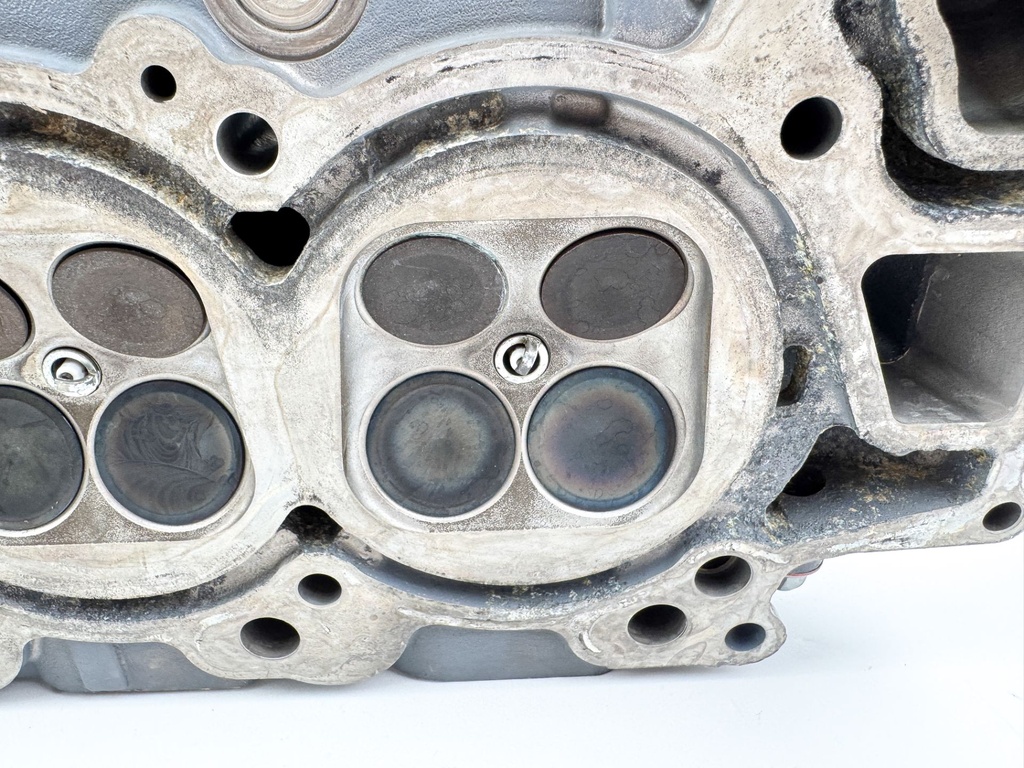 2002 Yamaha 225 HP 4 Stroke Outboard Starboard Cylinder Head 69J-W009A-01-1S OEM