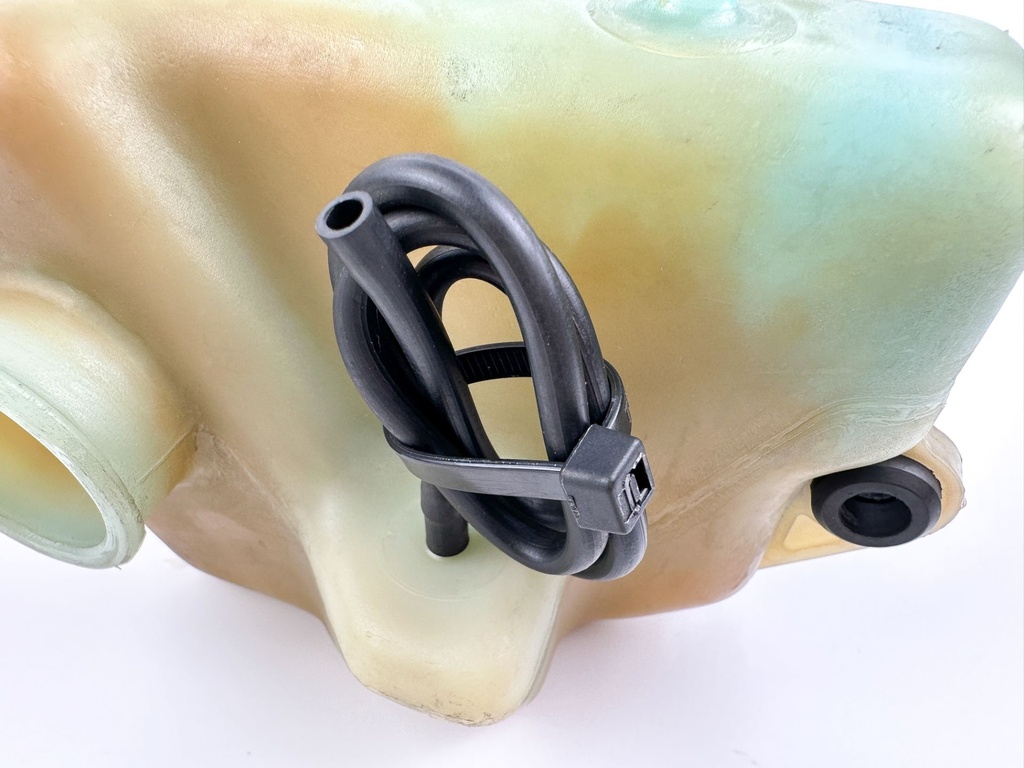 2000 Yamaha 115 HP 2 Stroke Outboard Oil Tank 6E5-21750-05-00 OEM