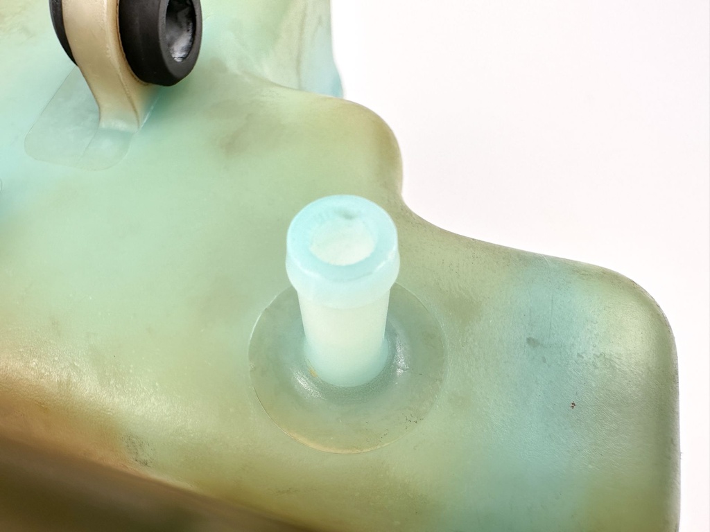 2000 Yamaha 115 HP 2 Stroke Outboard Oil Tank 6E5-21750-05-00 OEM