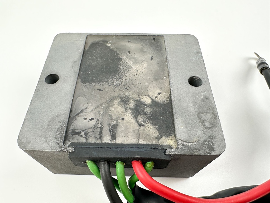 2000 Yamaha 115 HP 2 Stroke Outboard Rectifier & Regulator 6R3-81960-10-00 OEM