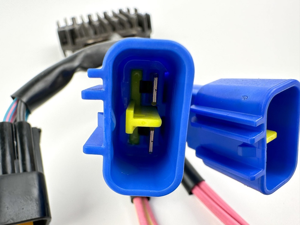 2004 Yamaha 225 HP 4 Stroke Outboard Drive Unit Assembly 69J-83306-01-00 OEM