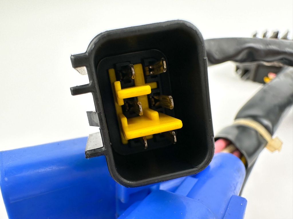 2004 Yamaha 225 HP 4 Stroke Outboard Drive Unit Assembly 69J-83306-01-00 OEM